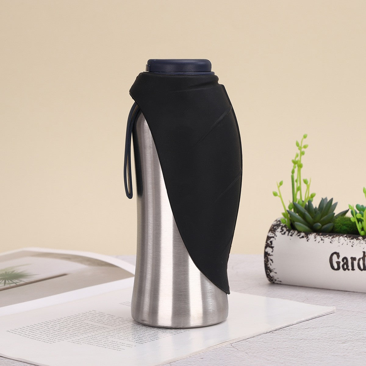 Stainless steel pet travel water bottle, 24 oz – Black, 24 fl oz (710 ml)